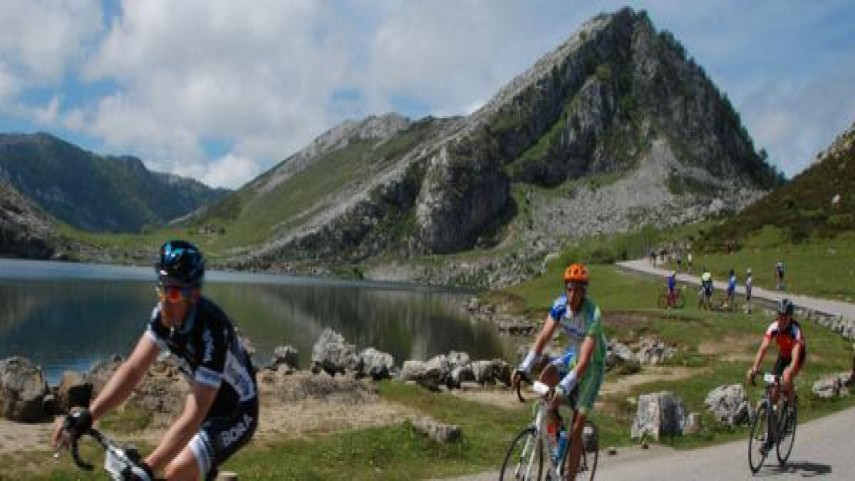 El-9-de-junio-se-celebrara-la-prueba-cicloturista--Lagos-de-Covadonga-Ride-by-Movistar-2018