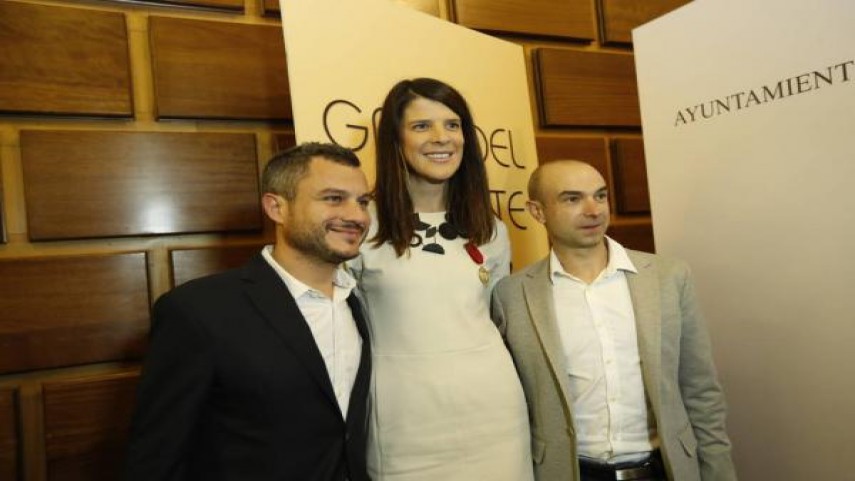 Angel-Vicioso-recibe-el-premio-