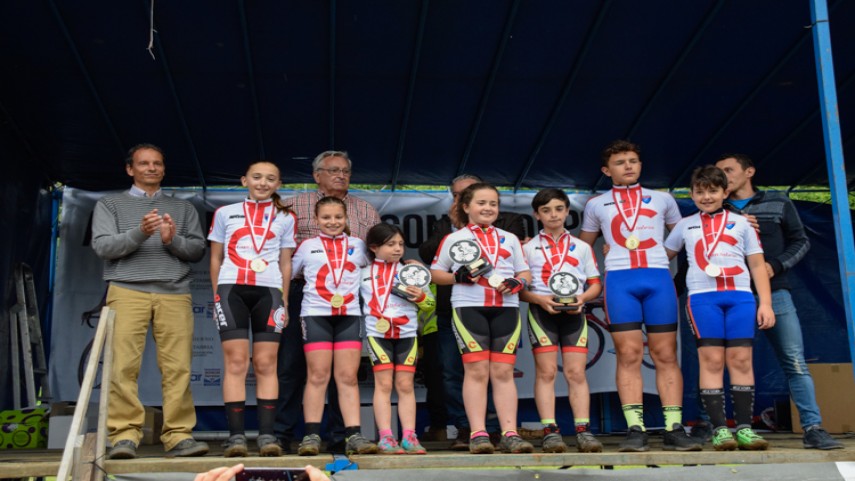 OCHO-CAMPEONES-EN-MINI-BTT