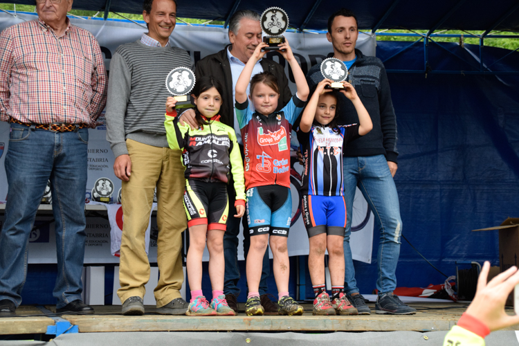 OCHO CAMPEONES DEL MINI BTT
