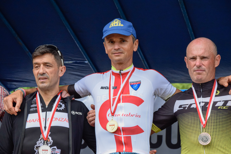 Y OTROS 8 CAMPEONES EN EL XCO