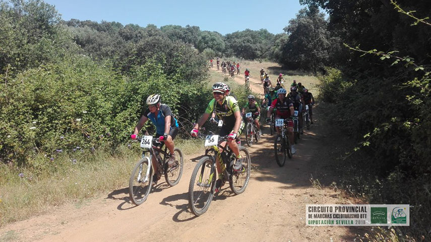 Casi-200-ciclistas-disfrutan-del-buen-tiempo-y-la-naturaleza-en-la-VII-Ruta-Cicloturista-Castilblanco