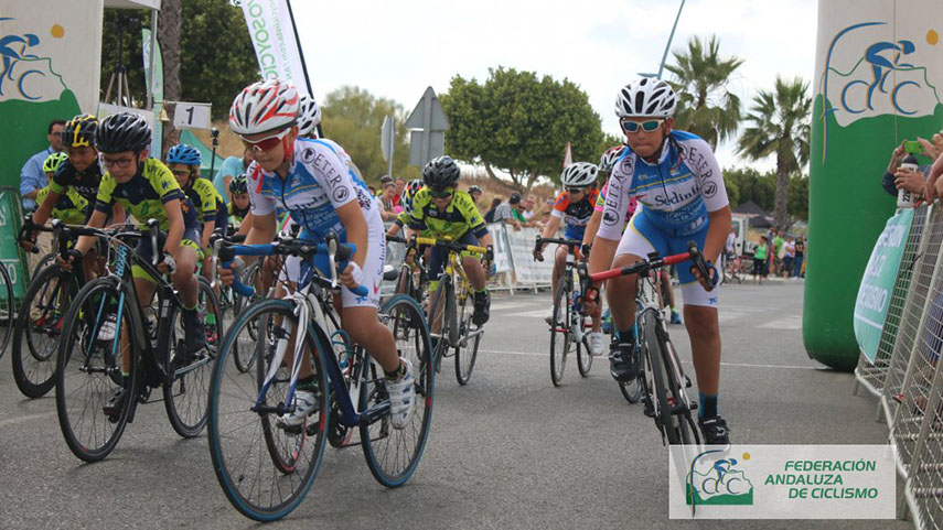 Una-nueva-edicion-del-Trofeo-Barriada-Julio-Carrasco-convoca-a-un-centenar-de-jovenes-ciclistas
