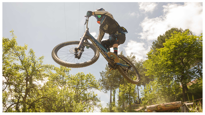 UN-EXTREMENO-EN-EL-CAMPEONATO-DE-ESPANA-DE-DESCENSO