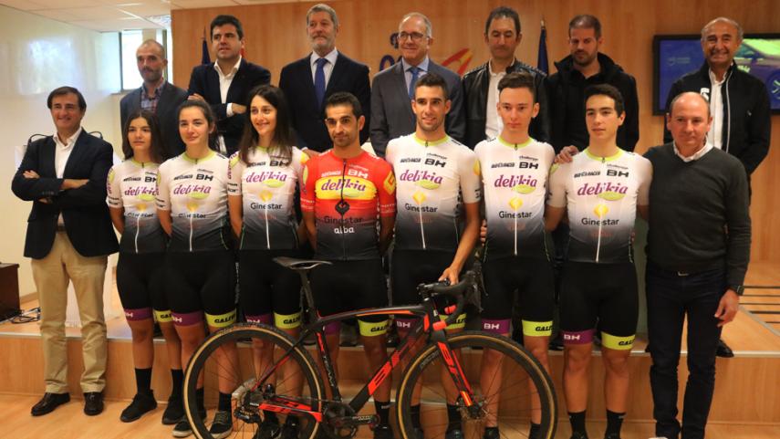 El-Delikia---Ginestar-presenta-su-equipo-para-la-nueva-temporada-de-ciclocross