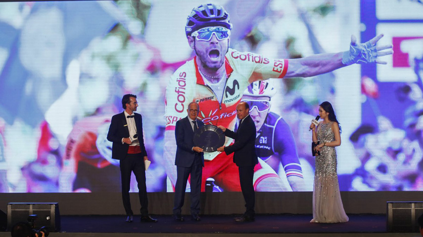 Alejandro-Valverde-homenajeado-en-la-gala-de-la-UCI
