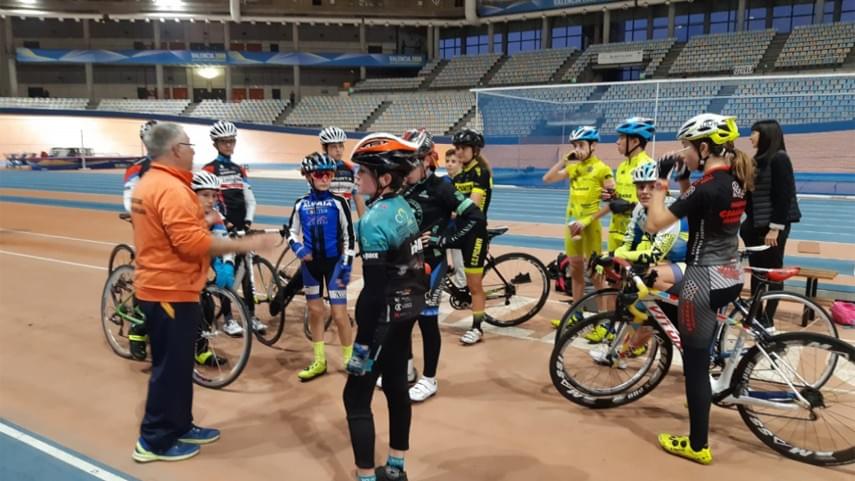 Se-inician-los-entrenamientos-de-Pista-para-las-Escuelas-de-Ciclismo