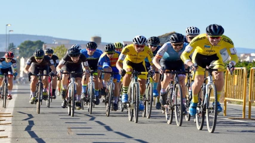 alvaro-Garcia-y-Sofia-Rodriguez-ganan-el-XVIII-Trofeu-Fira-de-Santa-Llucia-de-ciclocross-en-Castello-de-la-Ribera