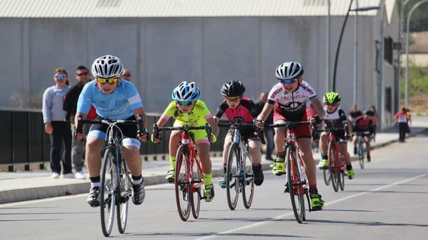 Percibir Anillo duro ir a buscar Ayora acogió a 185 niños y niñas de las Escuelas de Ciclismo