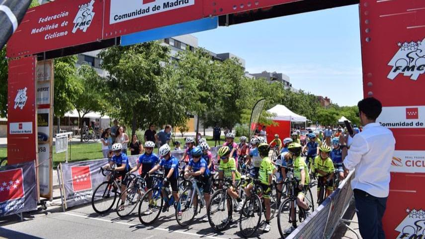 Nekane-Gomez-Jose-Maria-Madrid-y-la-UC-Coslada-ganadores-absolutos-en-Torrejon-de-Ardoz-ACTUALIZADA