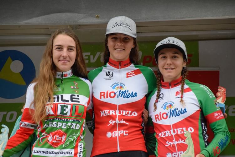 JIMENA DE ROA Y CARLA FERNANDEZ VENCEDORAS DEL TROFEO LIBERBANK