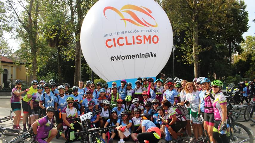 El-movimiento-Women-In-Bike-vive-un-rotundo-exito-en-Granada