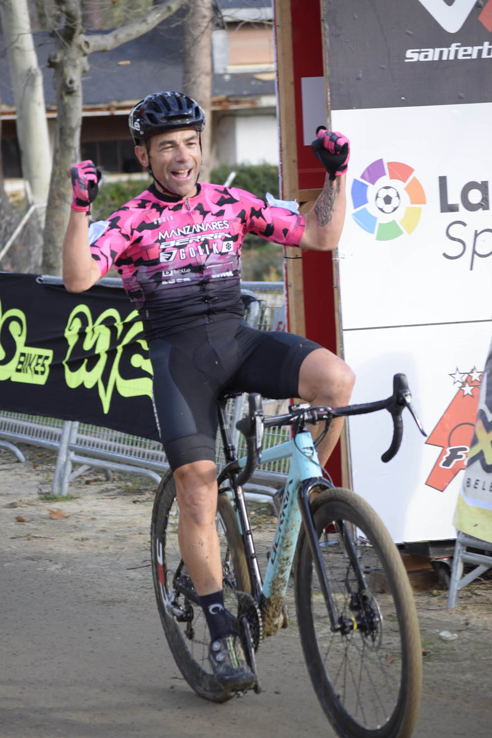 Nadia Lozano y Carlos Hernández, triunfadores en el ciclocross de El Escorial