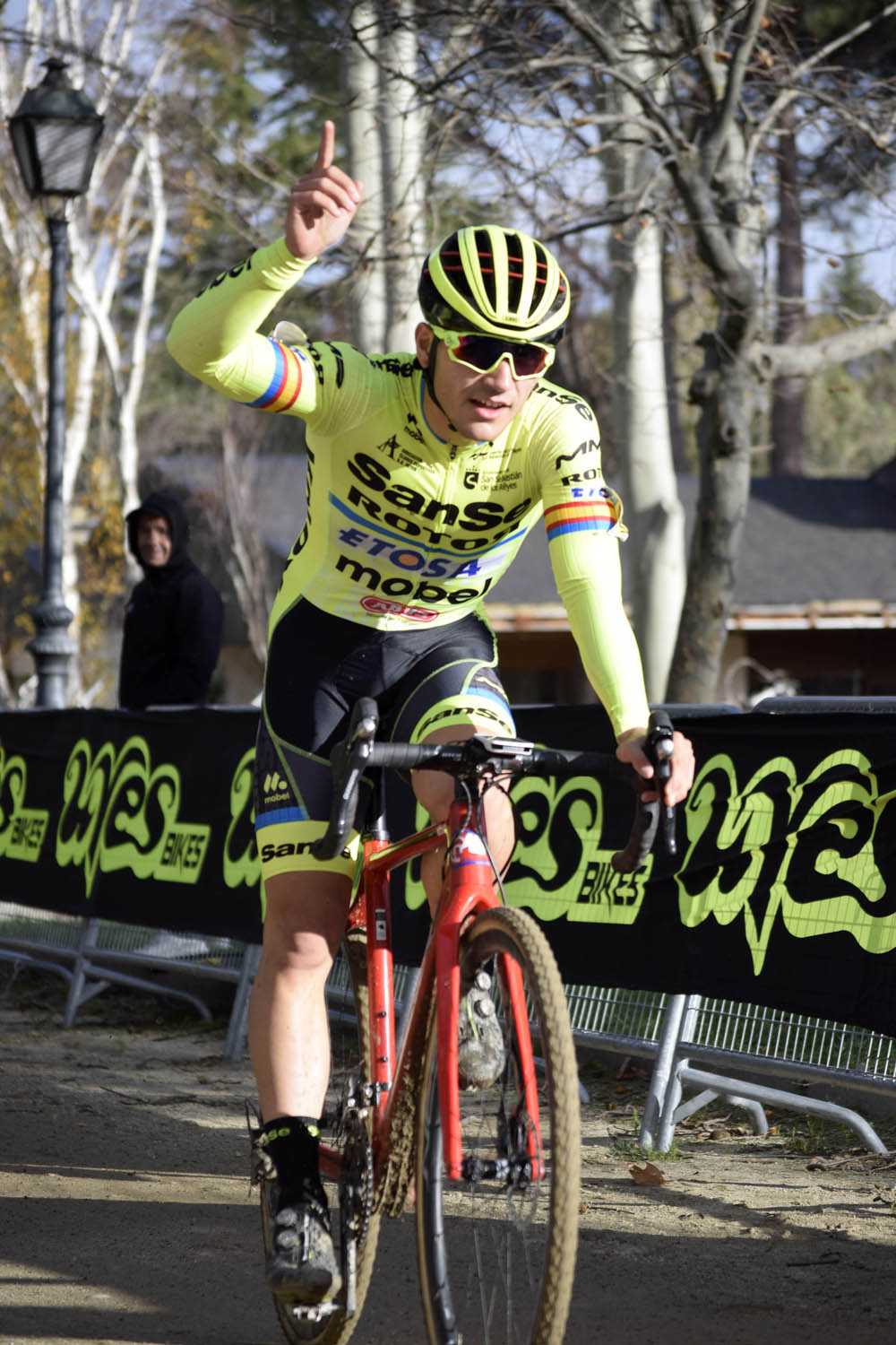 Nadia Lozano y Carlos Hernández, triunfadores en el ciclocross de El Escorial