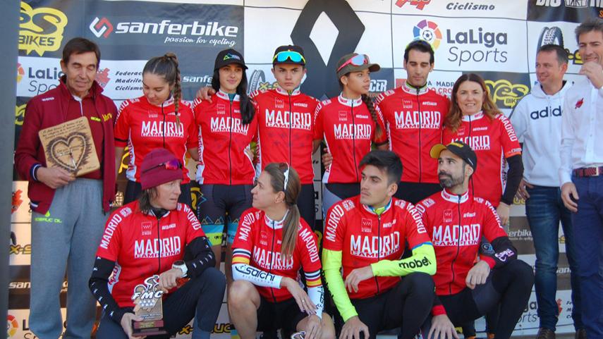 Ruth-Moll-y-Carlos-Hernandez-campeones-absolutos-de-Madrid-de-ciclocross-en-Aldea-del-Fresno
