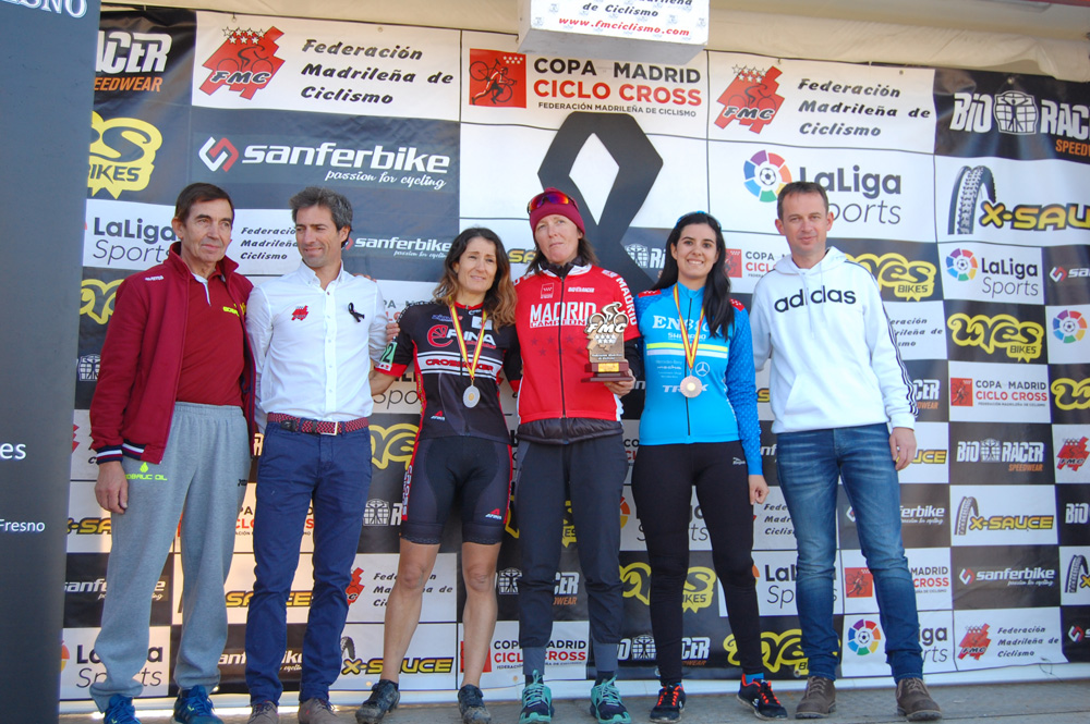 Ruth Moll y Carlos Hernández, campeones absolutos de Madrid de ciclocross en Aldea del Fresno