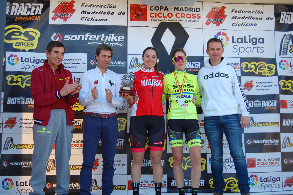 Ruth Moll y Carlos Hernández, campeones absolutos de Madrid de ciclocross en Aldea del Fresno