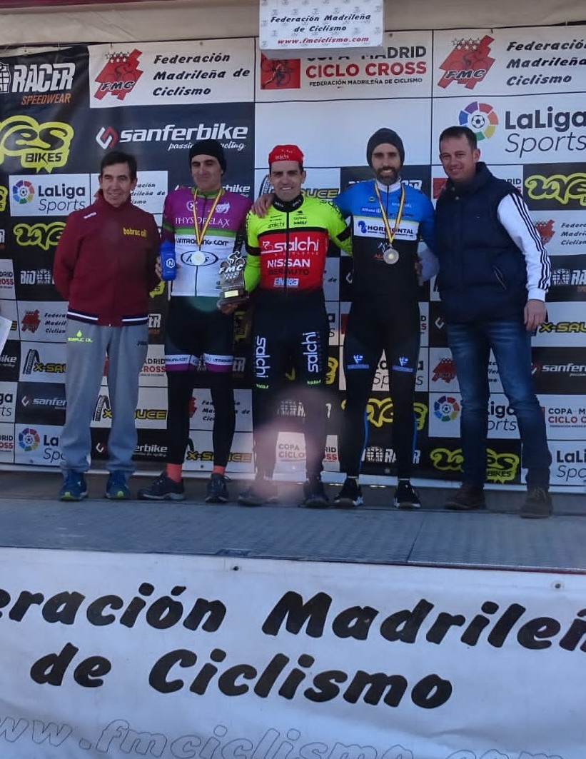 Ruth Moll y Carlos Hernández, campeones absolutos de Madrid de ciclocross en Aldea del Fresno