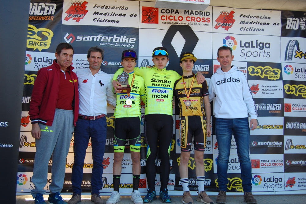 Ruth Moll y Carlos Hernández, campeones absolutos de Madrid de ciclocross en Aldea del Fresno