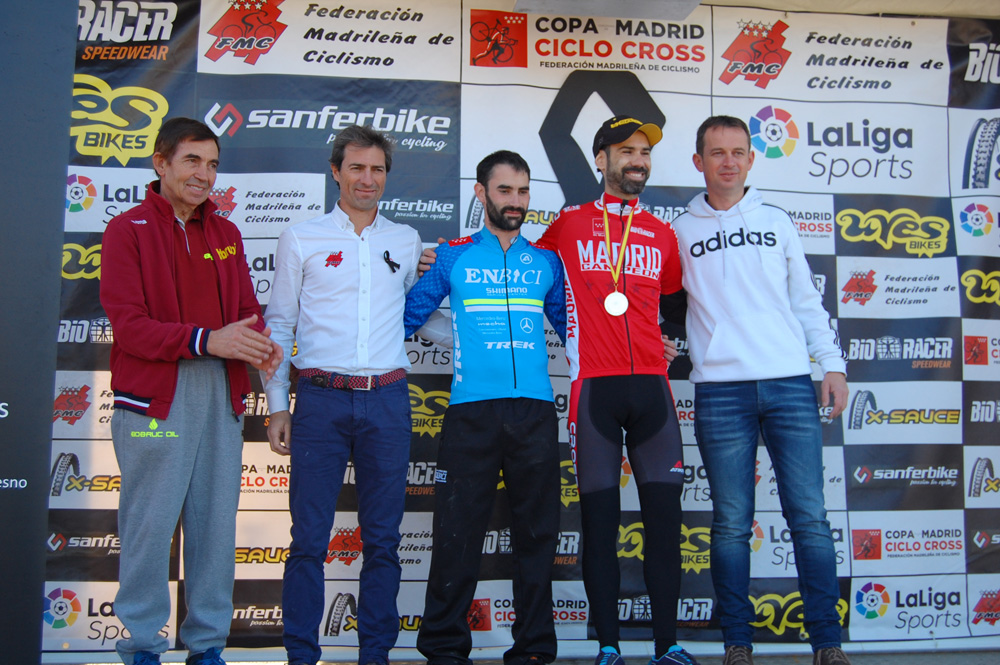 Ruth Moll y Carlos Hernández, campeones absolutos de Madrid de ciclocross en Aldea del Fresno