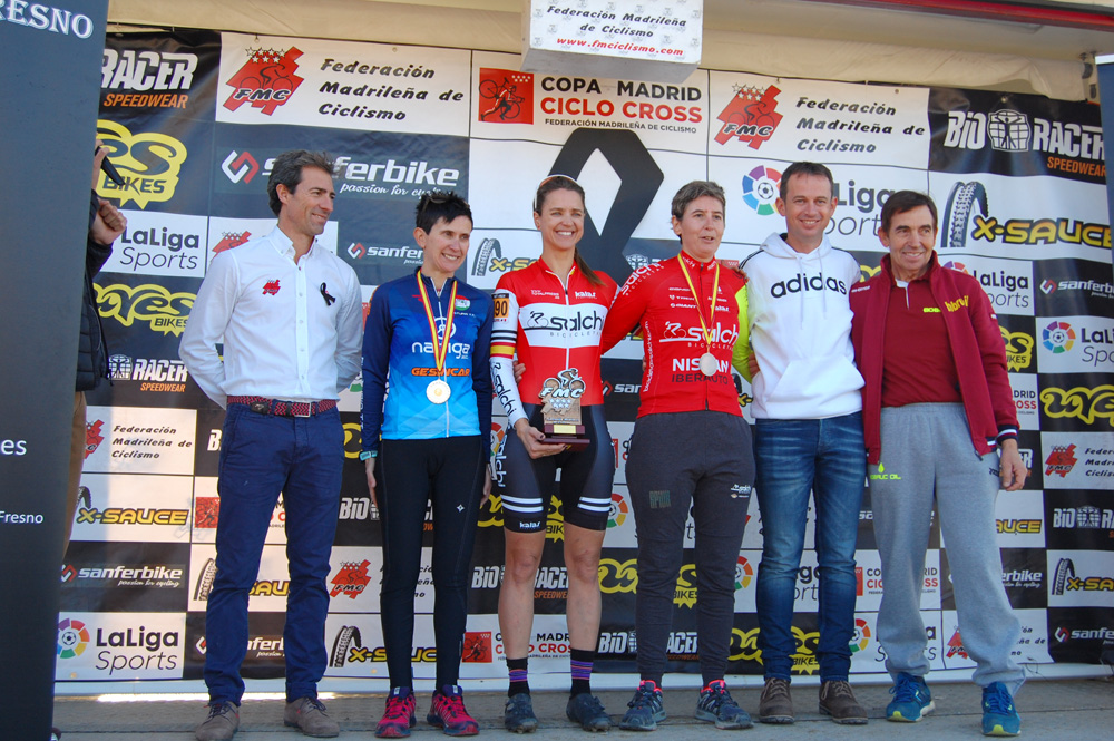 Ruth Moll y Carlos Hernández, campeones absolutos de Madrid de ciclocross en Aldea del Fresno