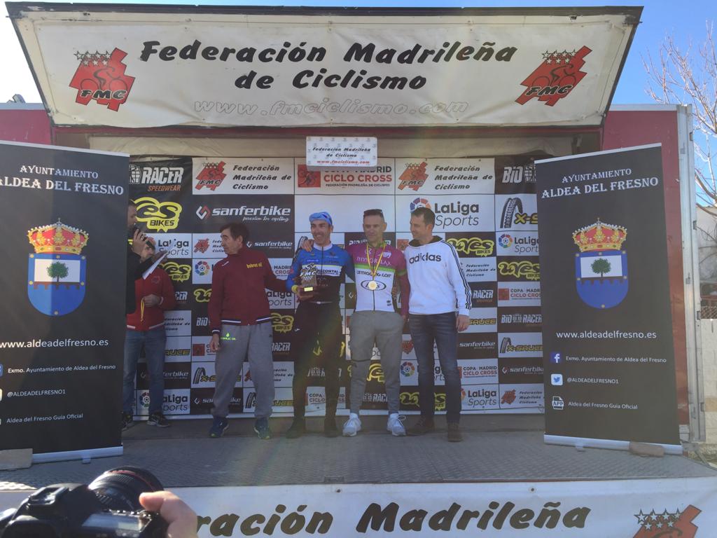 Ruth Moll y Carlos Hernández, campeones absolutos de Madrid de ciclocross en Aldea del Fresno