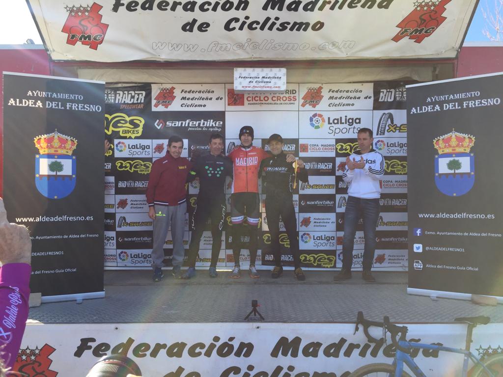 Ruth Moll y Carlos Hernández, campeones absolutos de Madrid de ciclocross en Aldea del Fresno