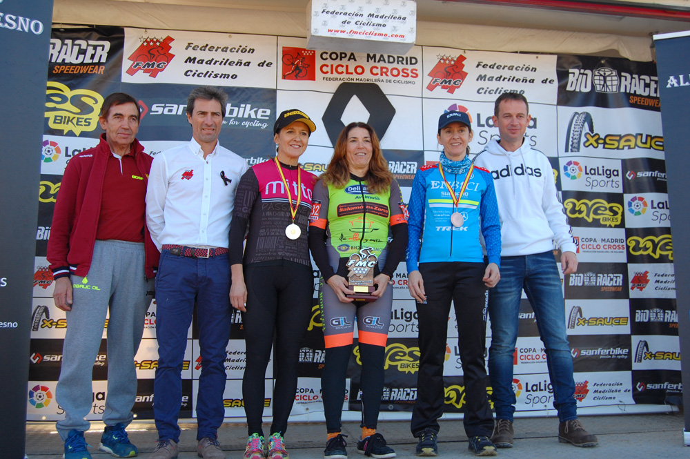 Ruth Moll y Carlos Hernández, campeones absolutos de Madrid de ciclocross en Aldea del Fresno