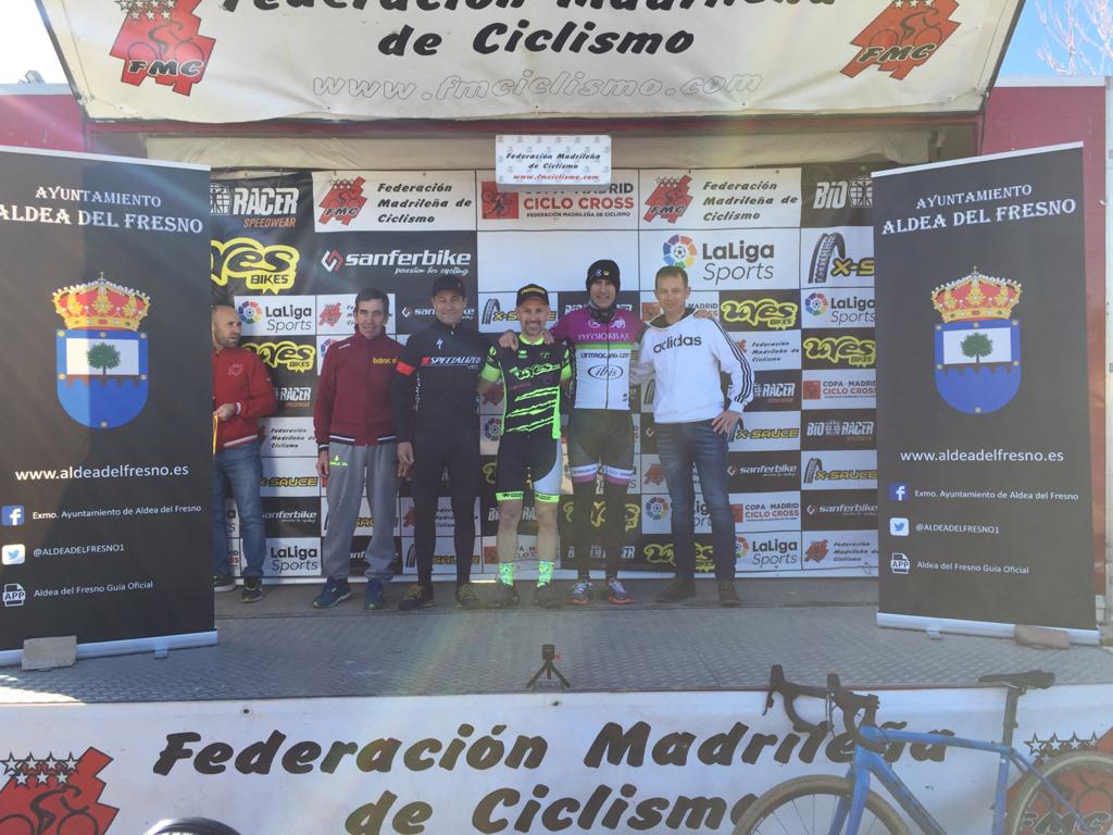 Ruth Moll y Carlos Hernández, campeones absolutos de Madrid de ciclocross en Aldea del Fresno