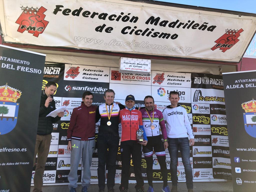 Ruth Moll y Carlos Hernández, campeones absolutos de Madrid de ciclocross en Aldea del Fresno