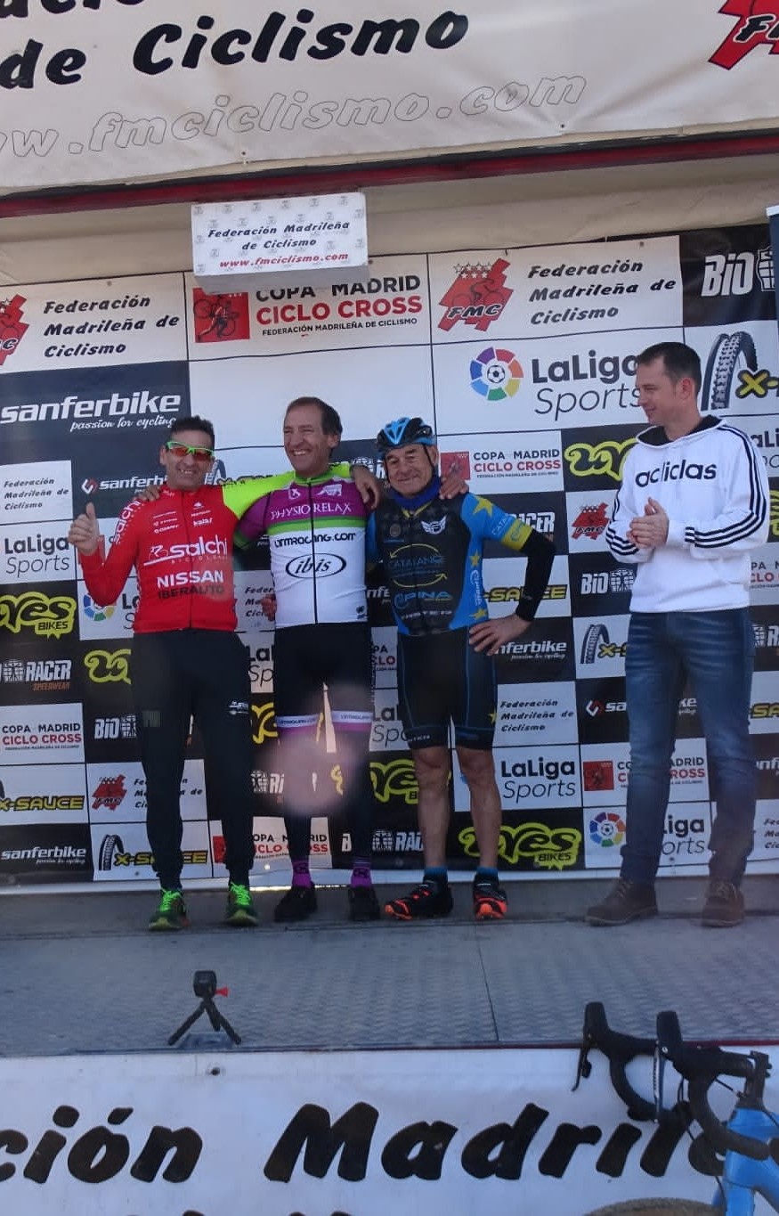 Ruth Moll y Carlos Hernández, campeones absolutos de Madrid de ciclocross en Aldea del Fresno