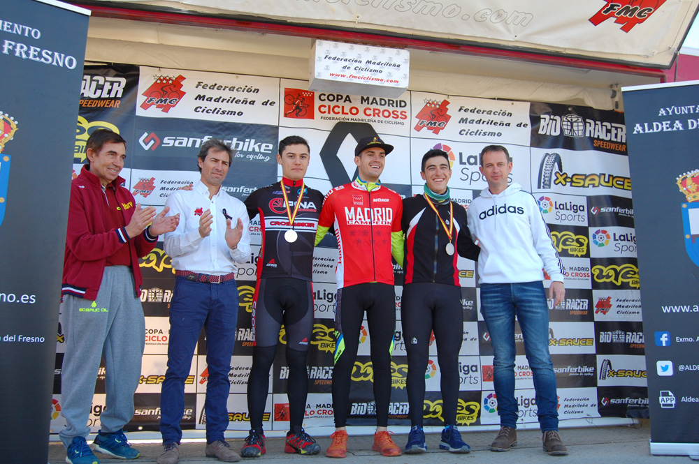 Ruth Moll y Carlos Hernández, campeones absolutos de Madrid de ciclocross en Aldea del Fresno