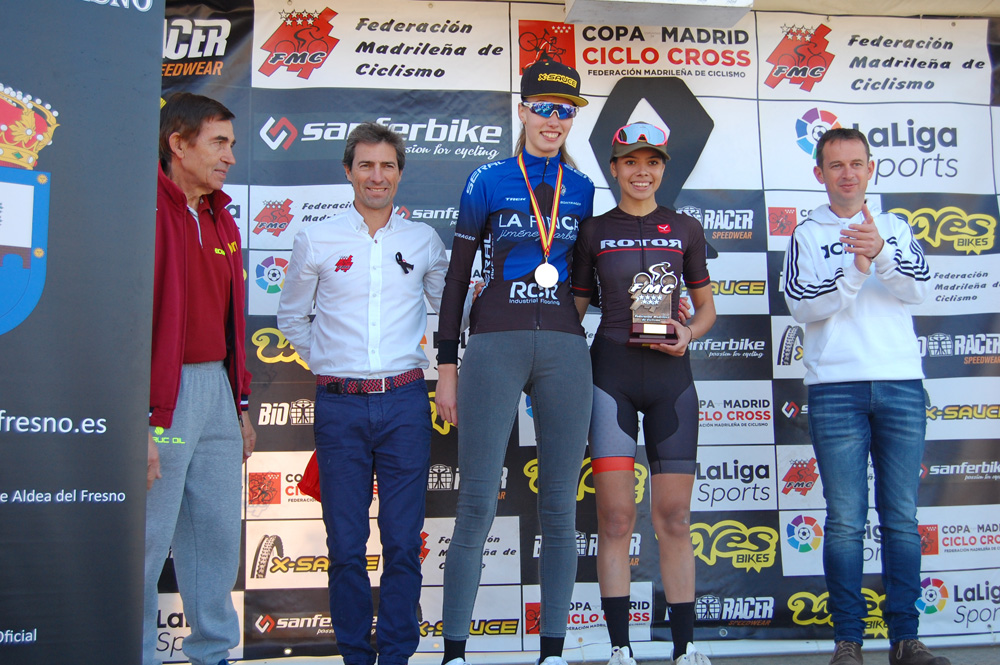 Ruth Moll y Carlos Hernández, campeones absolutos de Madrid de ciclocross en Aldea del Fresno