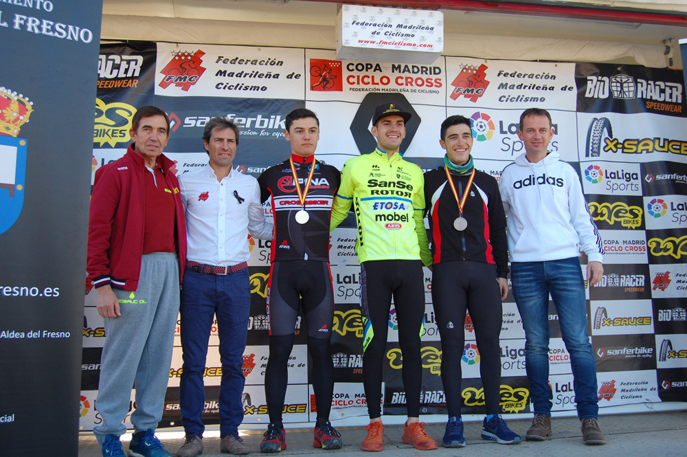 Ruth Moll y Carlos Hernández, campeones absolutos de Madrid de ciclocross en Aldea del Fresno