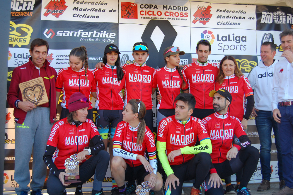 Ruth Moll y Carlos Hernández, campeones absolutos de Madrid de ciclocross en Aldea del Fresno
