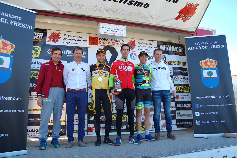 Ruth Moll y Carlos Hernández, campeones absolutos de Madrid de ciclocross en Aldea del Fresno