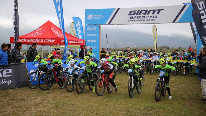 Mas-de-220-bikers-midieron-fuerzas-en-la-Super-Cup-Kids-de-Rozas-de-Puerto-Real