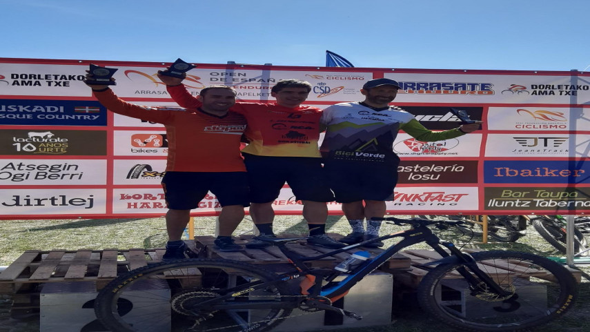 Tony-Perez-selou-cunha-vitoria-en-Arrasate-o-seu-triunfo-no-ranking-master-40-do-Open-de-Espana-de-Enduro