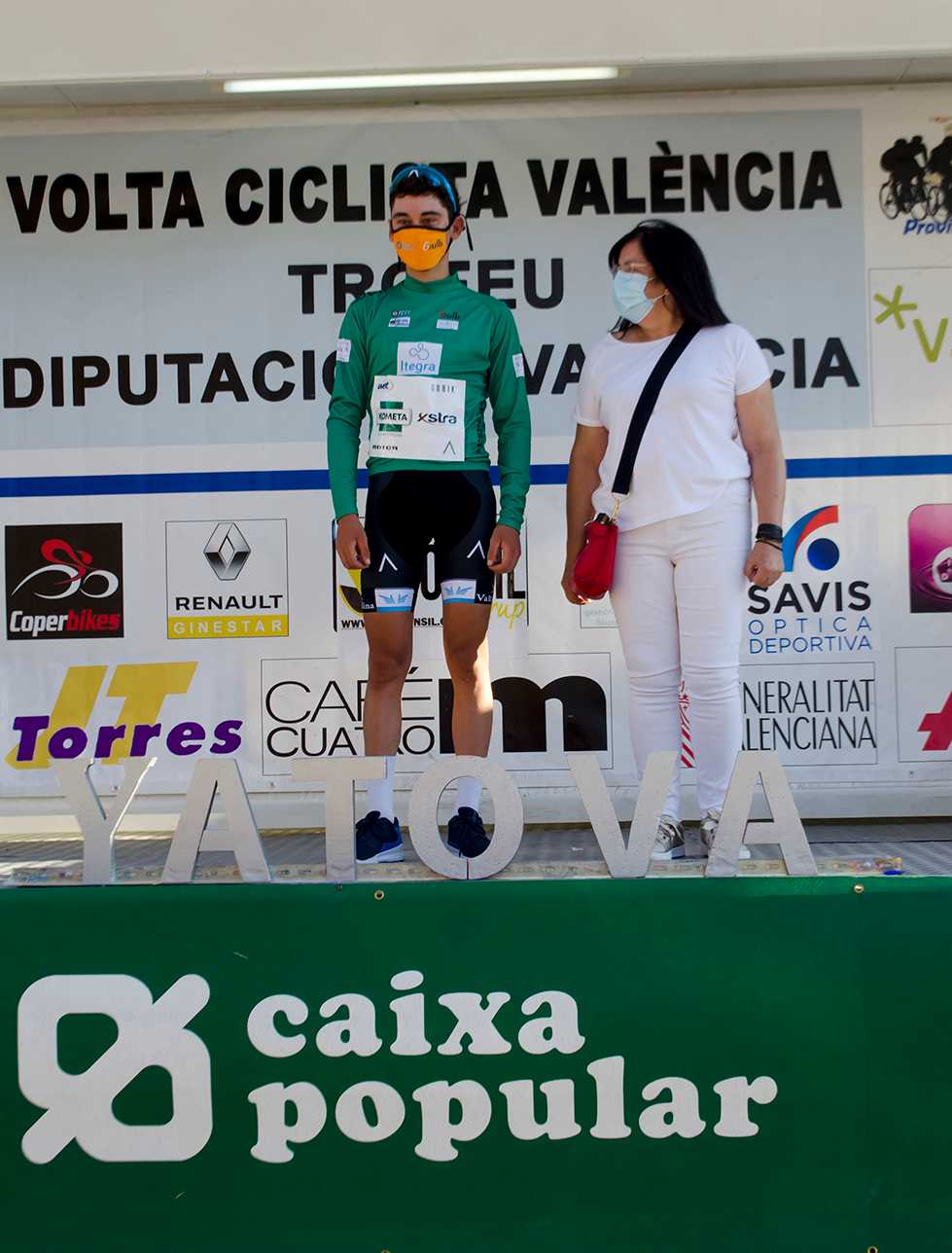 Álex Martín, primer líder de la Volta a Valencia tras ganar en solitario en Yátova