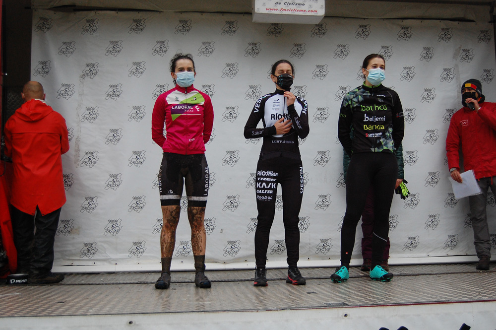 Aida Nuño y Aitor Hernández, los más fuertes en el primer asalto del Trofeo Ciclocross FMC-CAPFUN