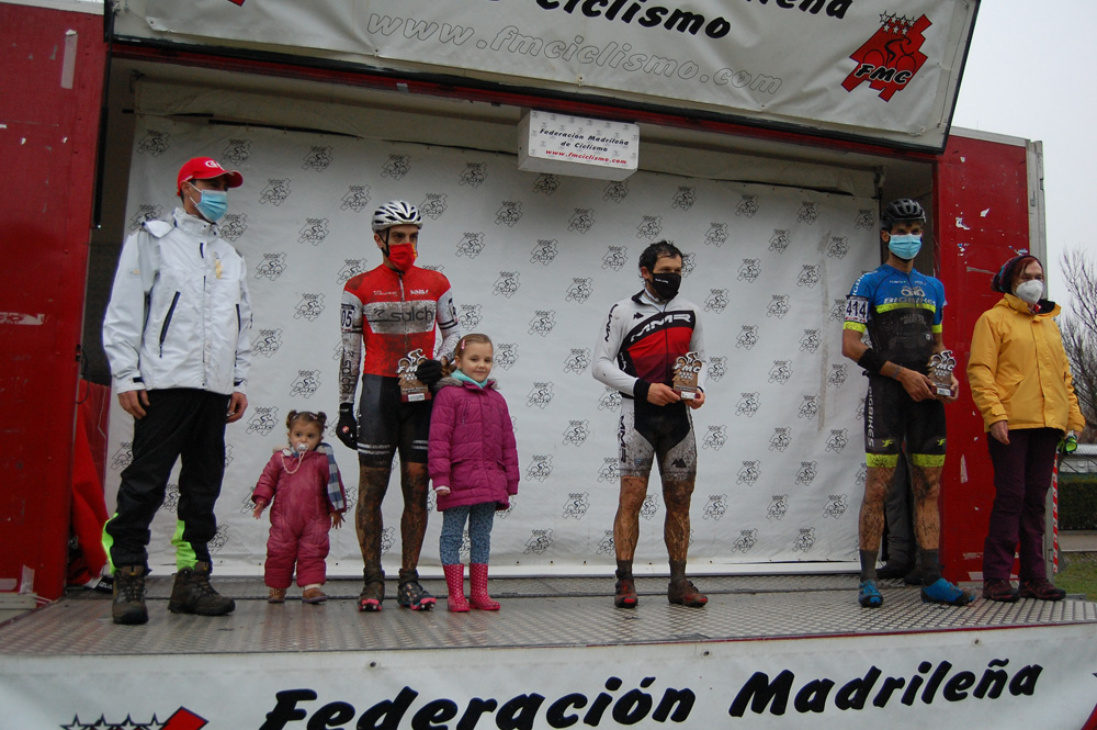 Aida Nuño y Aitor Hernández, los más fuertes en el primer asalto del Trofeo Ciclocross FMC-CAPFUN