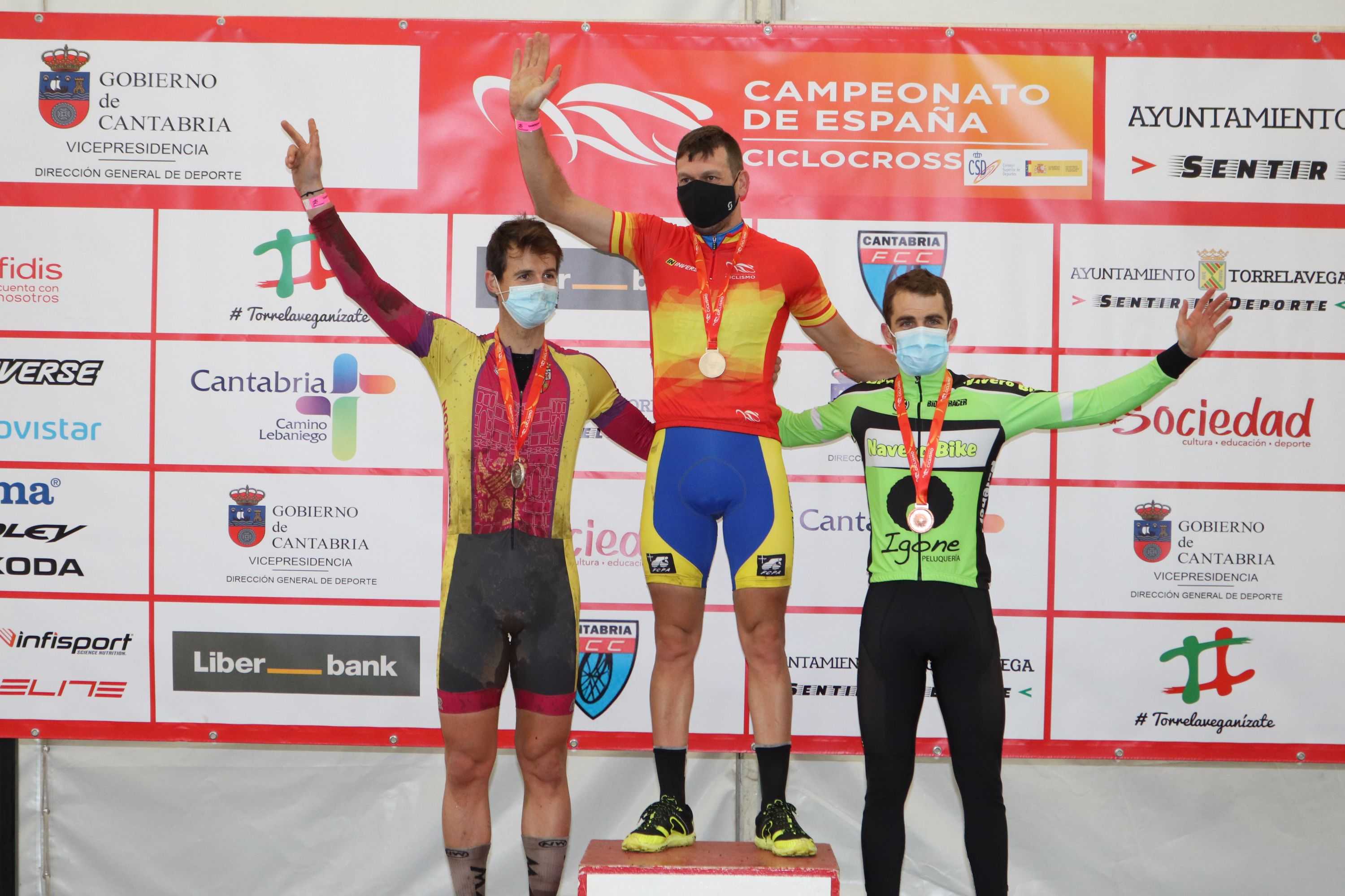 Torrelavega corona a ocho campeones máster de ciclocross
