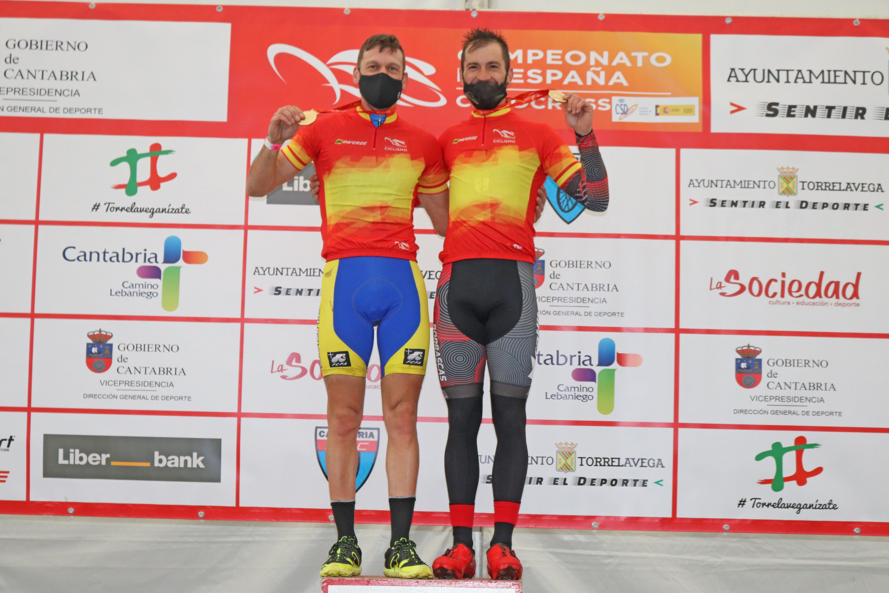 Torrelavega corona a ocho campeones máster de ciclocross