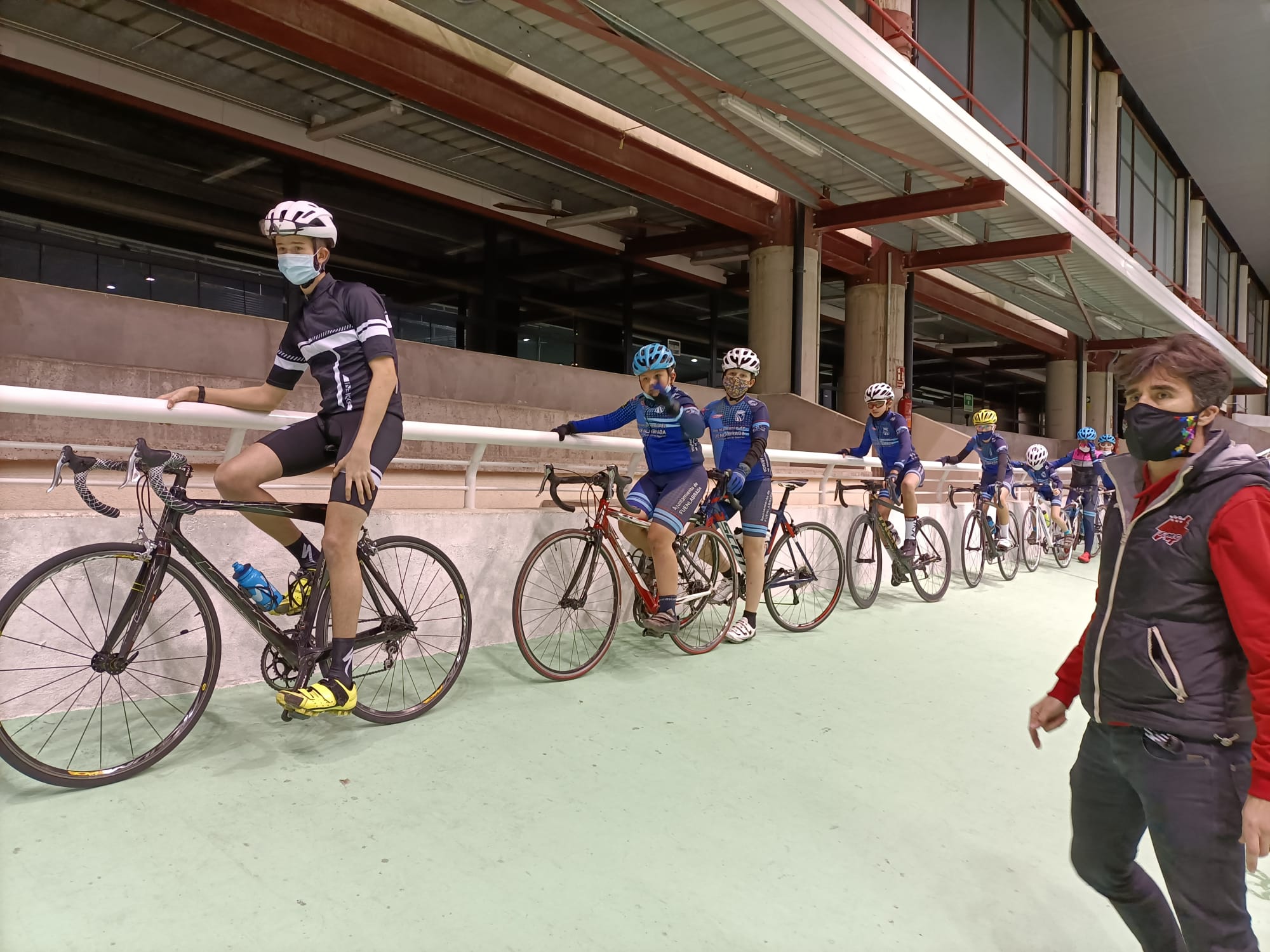 La EC Rodríguez Magro y la UC Fuenlabrada, prueban la pista en Galapagar