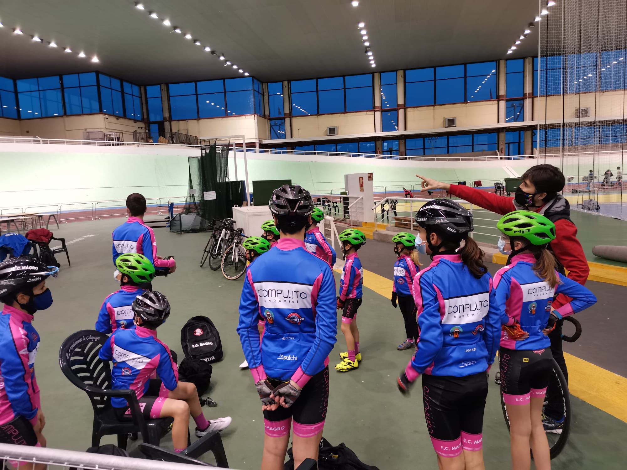 La EC Rodríguez Magro y la UC Fuenlabrada, prueban la pista en Galapagar