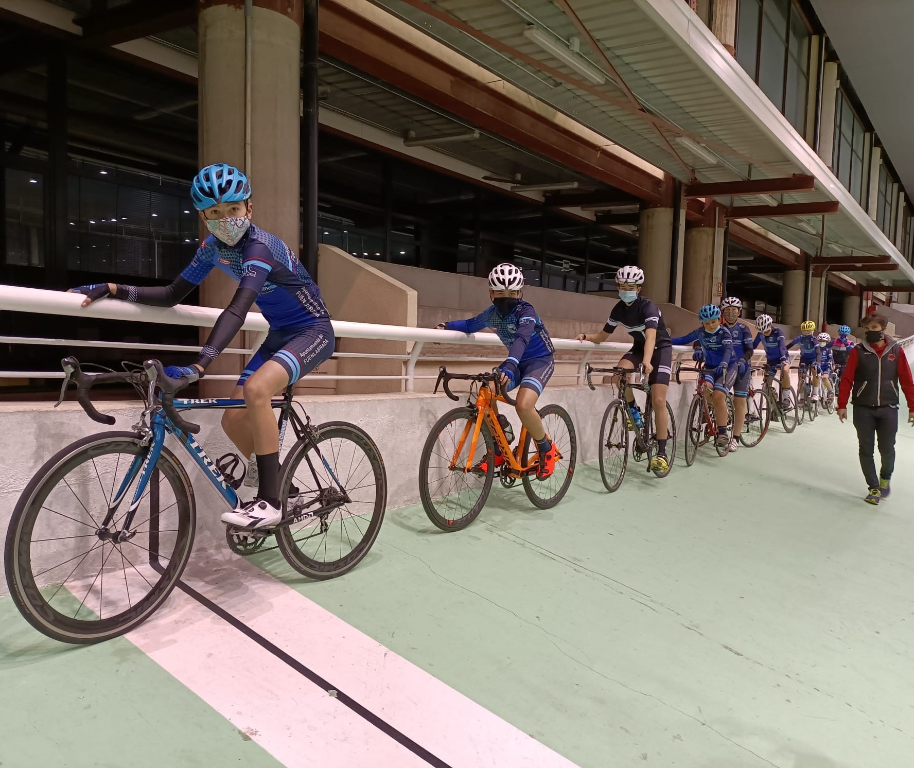 La EC Rodríguez Magro y la UC Fuenlabrada, prueban la pista en Galapagar