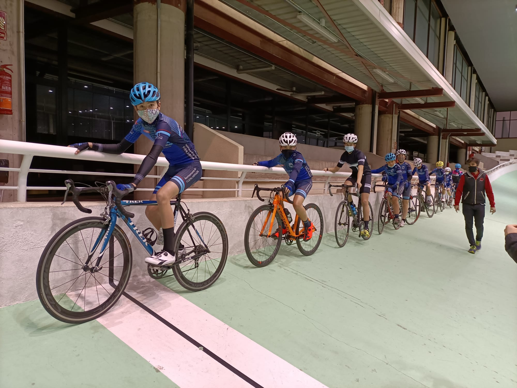 La EC Rodríguez Magro y la UC Fuenlabrada, prueban la pista en Galapagar