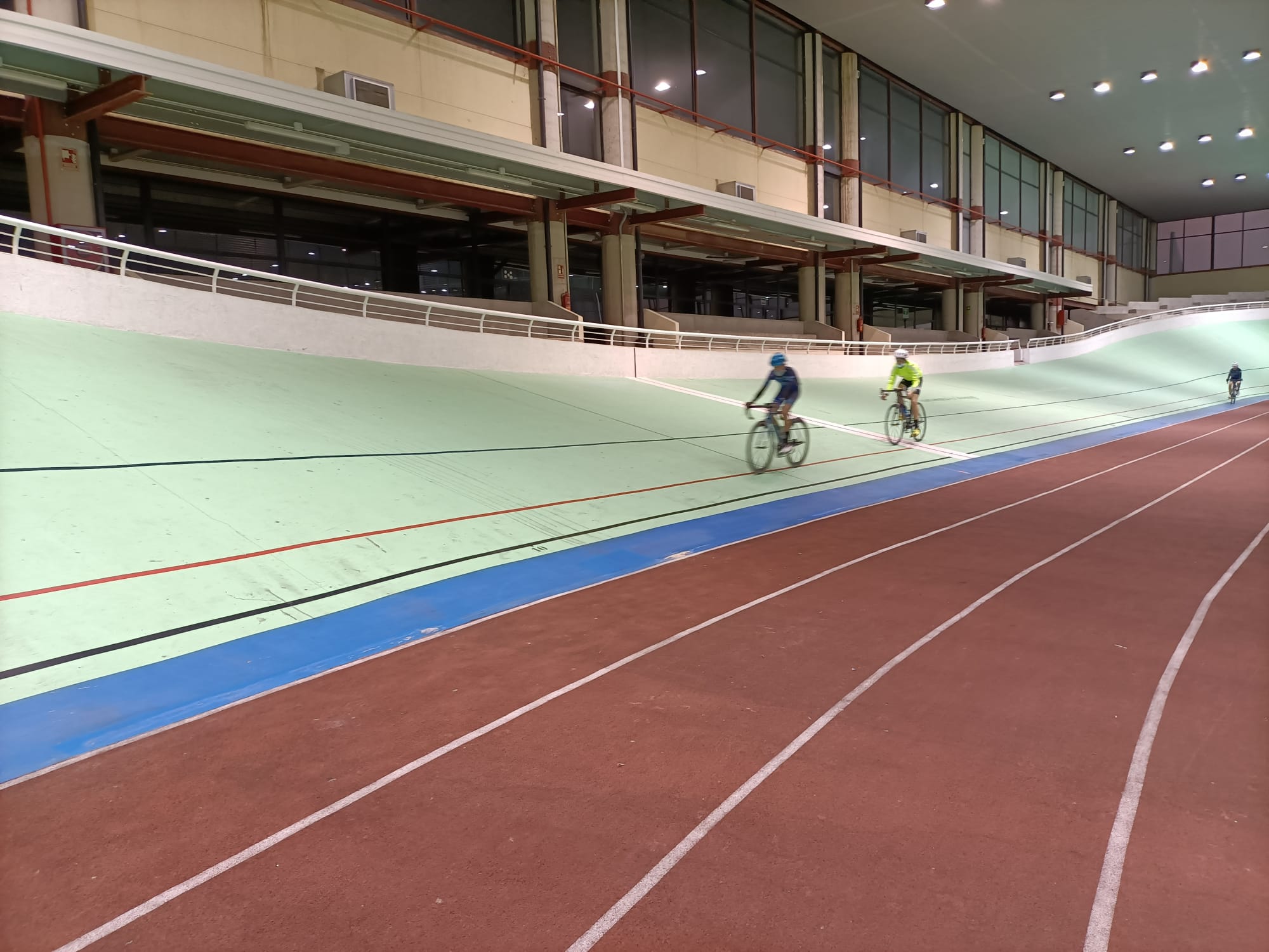 La EC Rodríguez Magro y la UC Fuenlabrada, prueban la pista en Galapagar