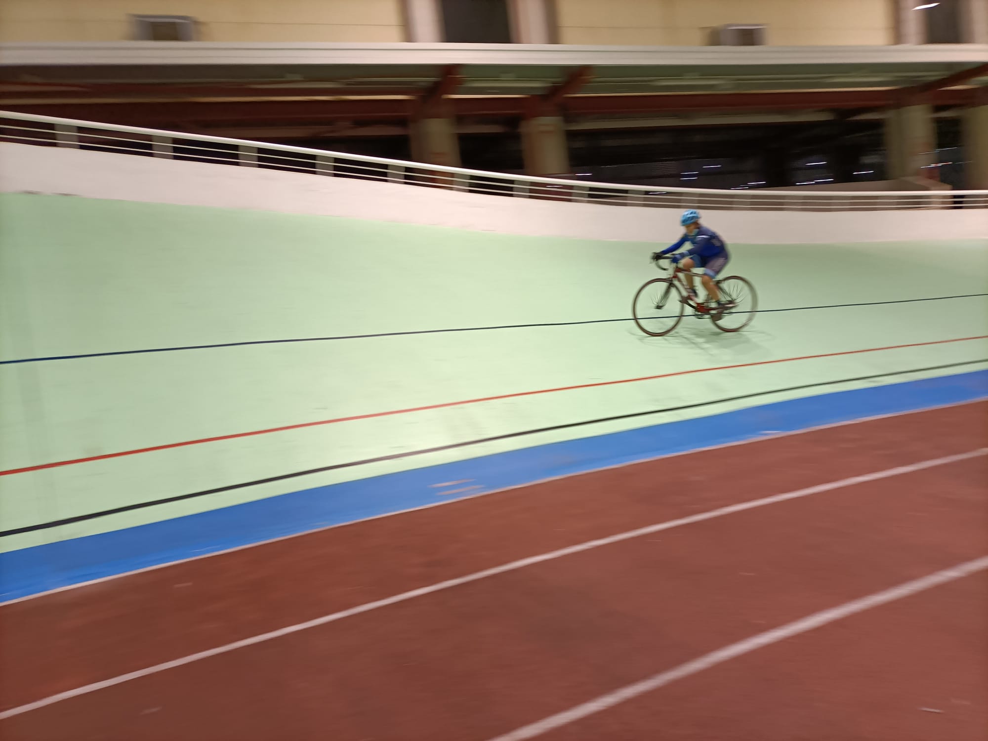 La EC Rodríguez Magro y la UC Fuenlabrada, prueban la pista en Galapagar