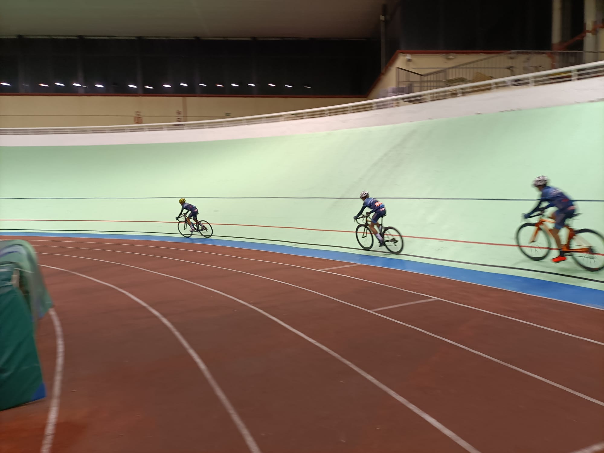 La EC Rodríguez Magro y la UC Fuenlabrada, prueban la pista en Galapagar